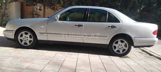 Mercedes E 240 1999, 300,000 km - 2.4 l - Bakı