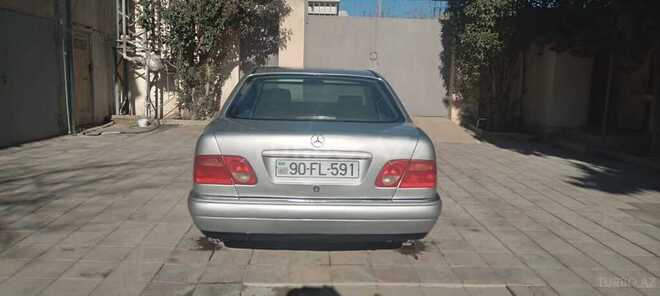 Mercedes E 240 1999, 300,000 km - 2.4 l - Bakı