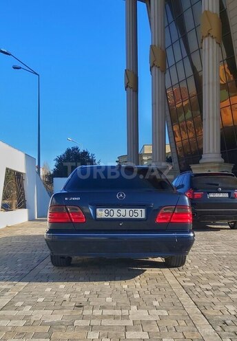 Mercedes E 280 2001, 330,000 km - 2.8 l - Bakı
