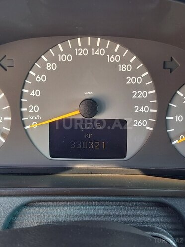Mercedes E 280 2001, 330,000 km - 2.8 l - Bakı