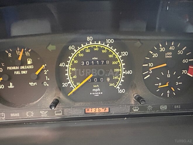 Mercedes E 320 1995, 301,000 km - 3.2 l - Bakı
