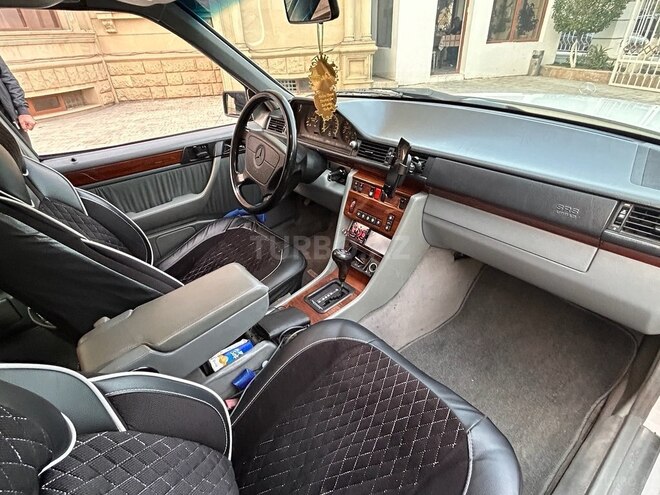 Mercedes E 320 1995, 301,000 km - 3.2 l - Bakı
