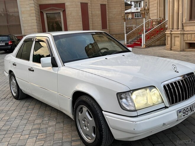 Mercedes E 320 1995, 301,000 km - 3.2 l - Bakı