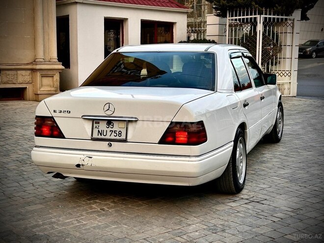 Mercedes E 320 1995, 301,000 km - 3.2 l - Bakı