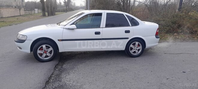 Opel Vectra 1997, 302,000 km - 1.8 l - Zaqatala