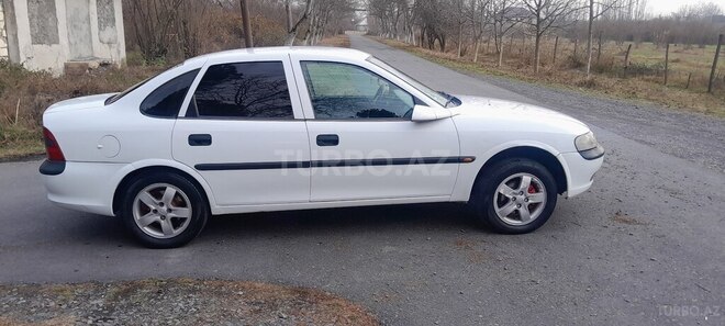 Opel Vectra 1997, 302,000 km - 1.8 l - Zaqatala