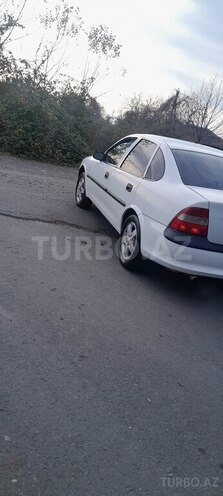 Opel Vectra 1997, 302,000 km - 1.8 l - Zaqatala