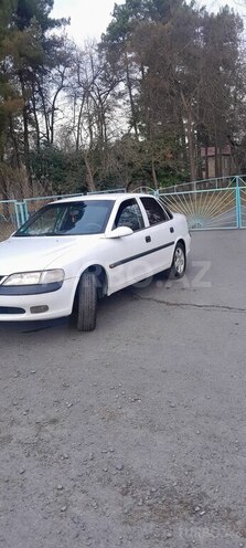 Opel Vectra 1997, 302,000 km - 1.8 l - Zaqatala