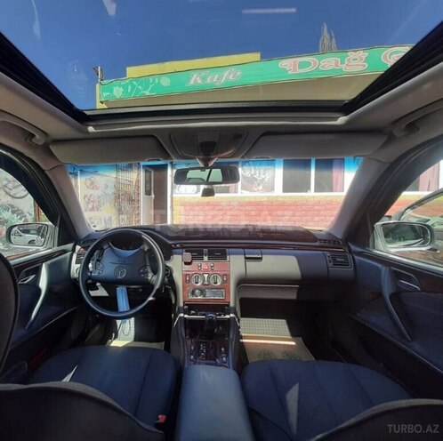 Mercedes E 220 2001, 368,000 km - 2.2 l - İmişli