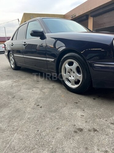Mercedes E 240 1999, 330,000 km - 2.4 l - Lənkəran