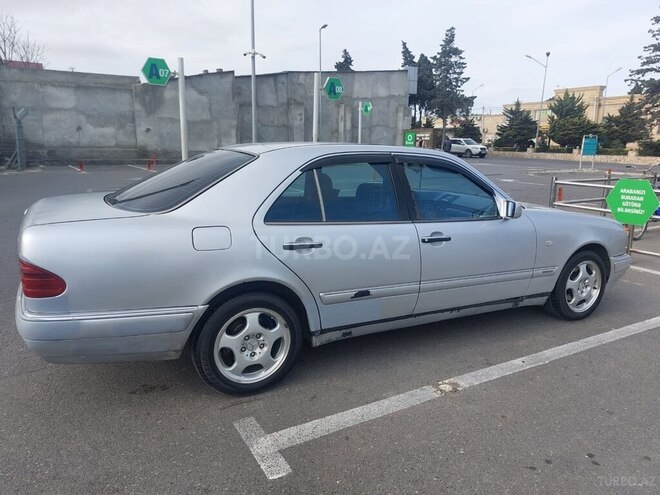 Mercedes E 220 1995, 235,000 km - 2.4 l - Bakı