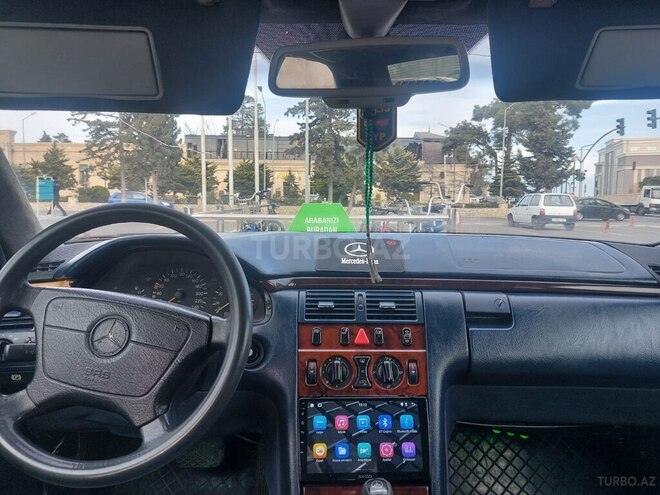 Mercedes E 220 1995, 235,000 km - 2.4 l - Bakı