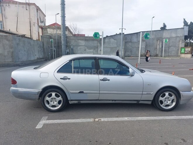 Mercedes E 220 1995, 235,000 km - 2.4 l - Bakı
