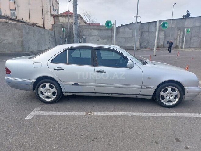 Mercedes E 220 1995, 235,000 km - 2.4 l - Bakı