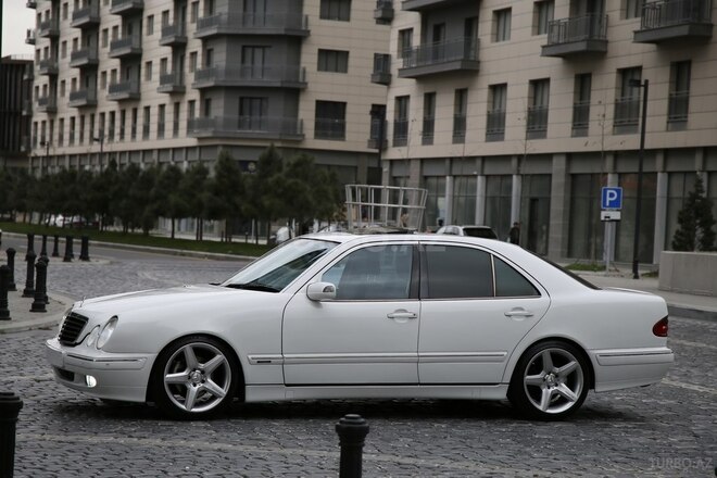 Mercedes E 320 2000, 133,665 km - 3.2 l - Bakı