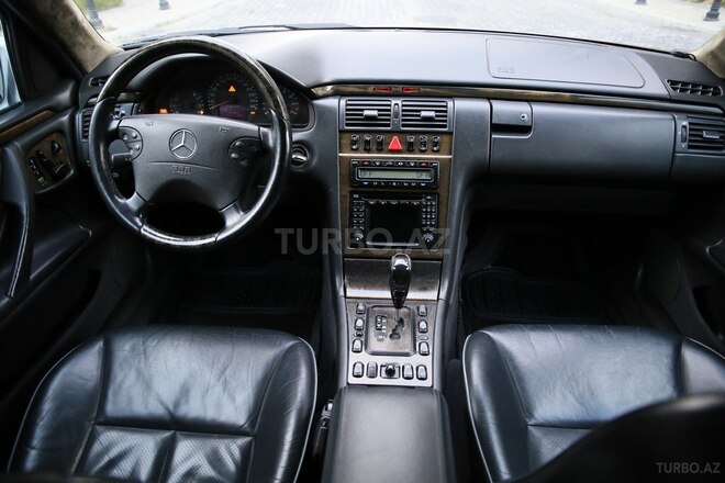 Mercedes E 320 2000, 133,665 km - 3.2 l - Bakı