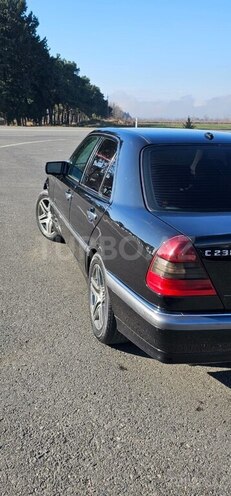 Mercedes C 230 1999, 270,000 km - 2.3 l - Qax