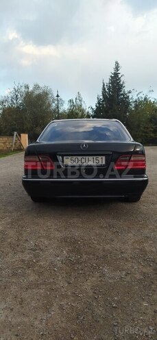 Mercedes E 280 1997, 432,012 km - 2.8 l - Salyan