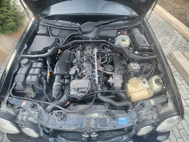 Mercedes E 270 2001, 32,500 km - 2.7 l - Şamaxı