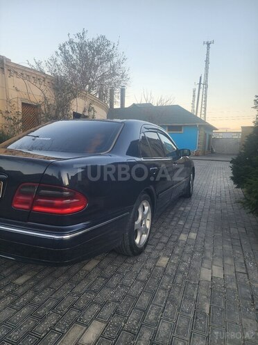 Mercedes E 270 2001, 32,500 km - 2.7 l - Şamaxı
