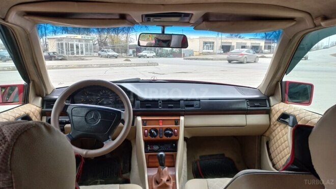 Mercedes E 220 1993, 333,000 km - 2.2 l - Xaçmaz