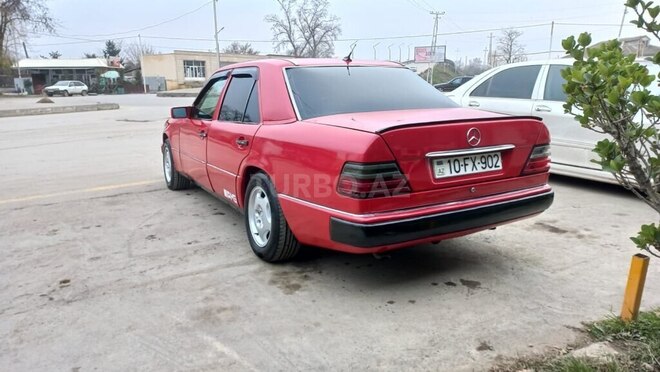 Mercedes E 220 1993, 333,000 km - 2.2 l - Xaçmaz