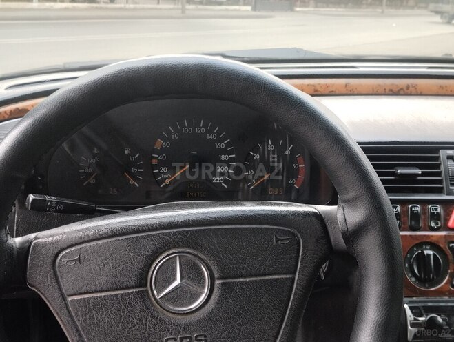 Mercedes C 220 1999, 240,000 km - 2.2 л - Bakı