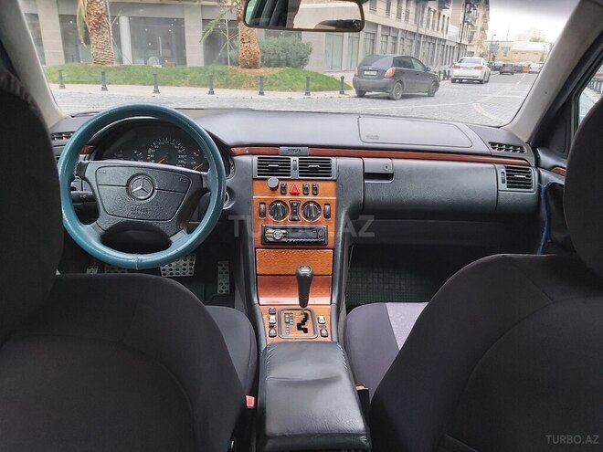 Mercedes E 220 1999, 407,000 km - 2.2 l - Bakı