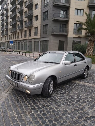 Mercedes E 220 1999, 407,000 km - 2.2 l - Bakı