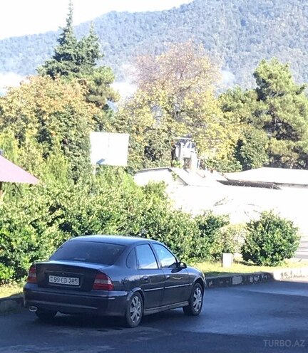Opel Vectra 1997, 283,000 km - 1.8 l - Zaqatala