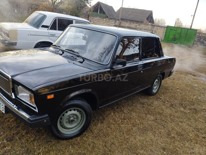 LADA (VAZ) 2107 2010, 100,000 km - 1.6 l - Qax