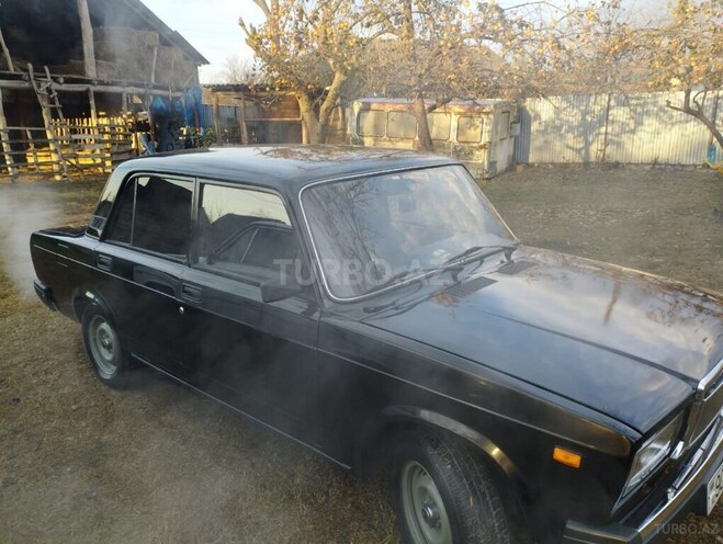LADA (VAZ) 2107 2010, 100,000 km - 1.6 l - Qax