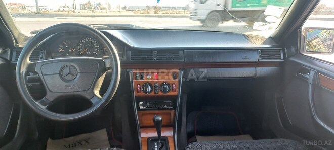 Mercedes E 220 1995, 325,000 km - 2.2 l - Bakı