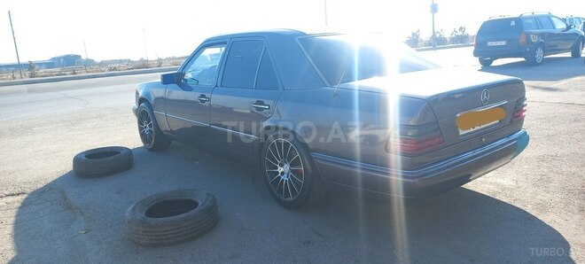Mercedes E 220 1995, 325,000 km - 2.2 l - Bakı