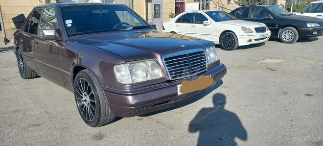 Mercedes E 220 1995, 325,000 km - 2.2 l - Bakı
