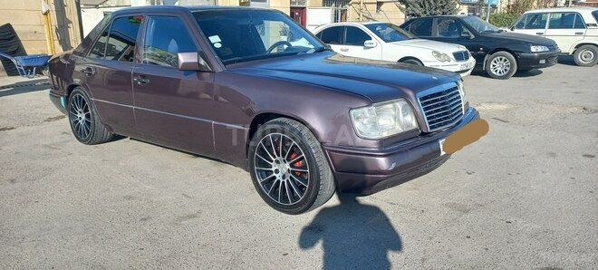 Mercedes E 220 1995, 325,000 km - 2.2 l - Bakı
