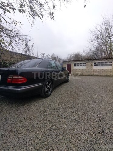 Mercedes E 240 2001, 211,000 km - 2.6 l - Ağdam