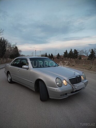 Mercedes E 220 2000, 370,000 km - 2.2 л - Sumqayıt