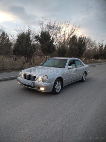 Mercedes E 220 2000, 370,000 km - 2.2 л - Sumqayıt