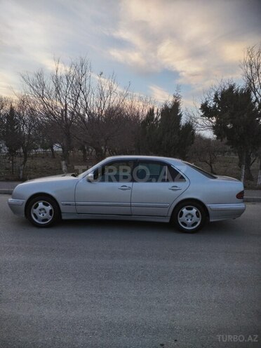 Mercedes E 220 2000, 370,000 km - 2.2 л - Sumqayıt