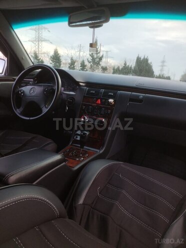 Mercedes E 220 2000, 370,000 km - 2.2 л - Sumqayıt