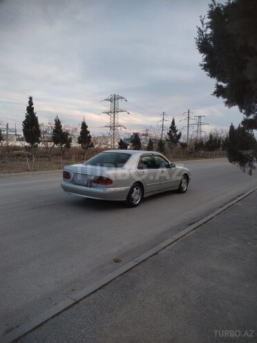 Mercedes E 220 2000, 370,000 km - 2.2 л - Sumqayıt