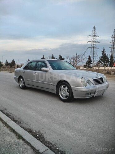 Mercedes E 220 2000, 370,000 km - 2.2 л - Sumqayıt