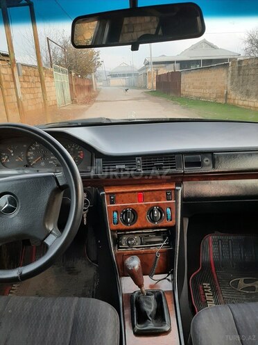 Mercedes E 200 1992, 345,236 km - 2.0 л - Şirvan