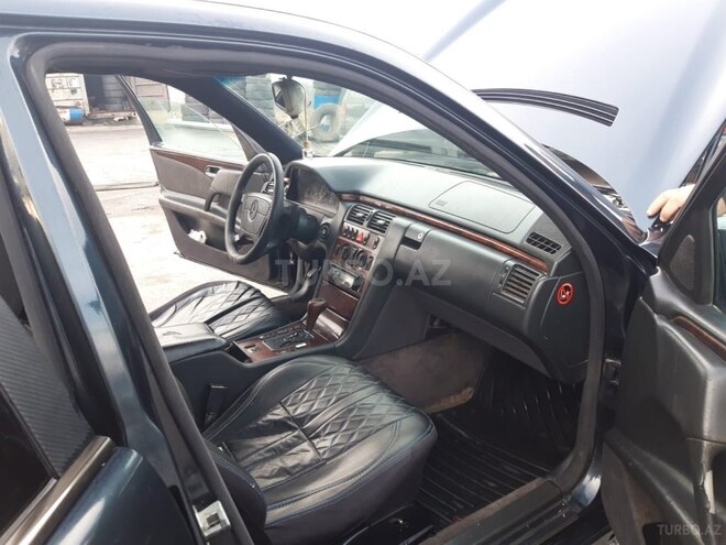 Mercedes E 230 1996, 400,000 km - 2.3 l - Qax