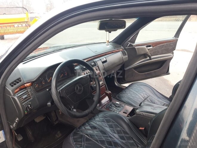 Mercedes E 230 1996, 400,000 km - 2.3 l - Qax