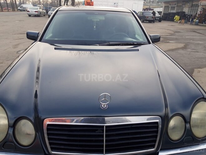 Mercedes E 230 1996, 400,000 km - 2.3 l - Qax