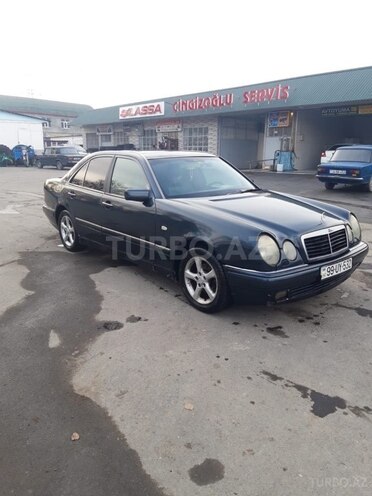 Mercedes E 230 1996, 400,000 km - 2.3 l - Qax