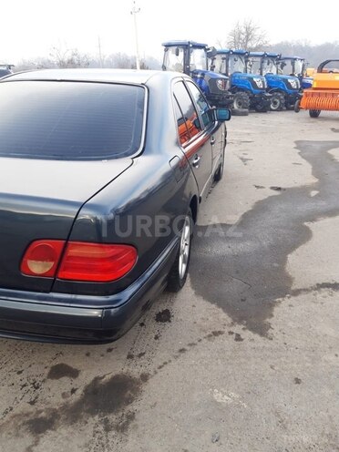 Mercedes E 230 1996, 400,000 km - 2.3 l - Qax
