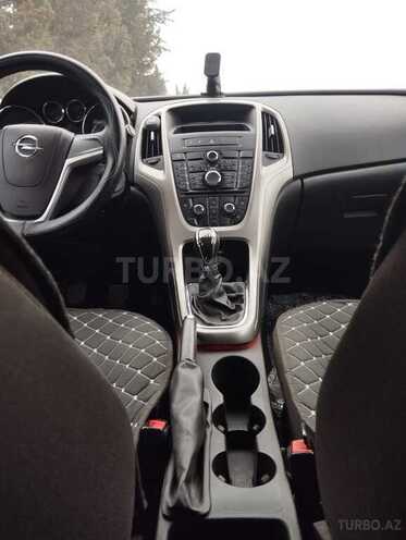 Opel Astra 2011, 215,000 km - 1.4 l - Qazax